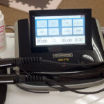 2つの超音波技術「ULTRASOUND」と「LIPUS」を融合した超音波治療器です。治療効率もさらに高めます。